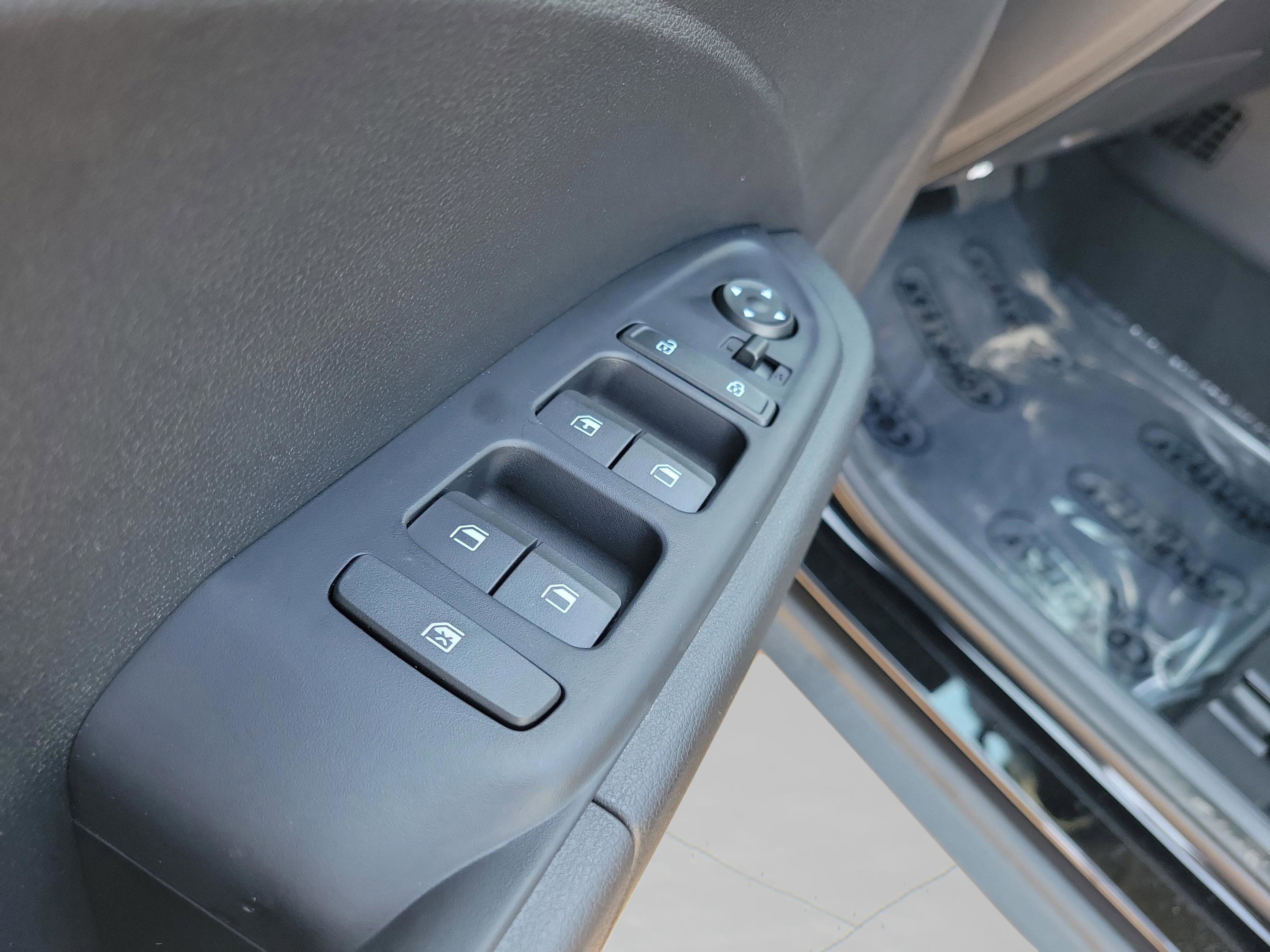 New 2026 Hyundai Venue SE image 15