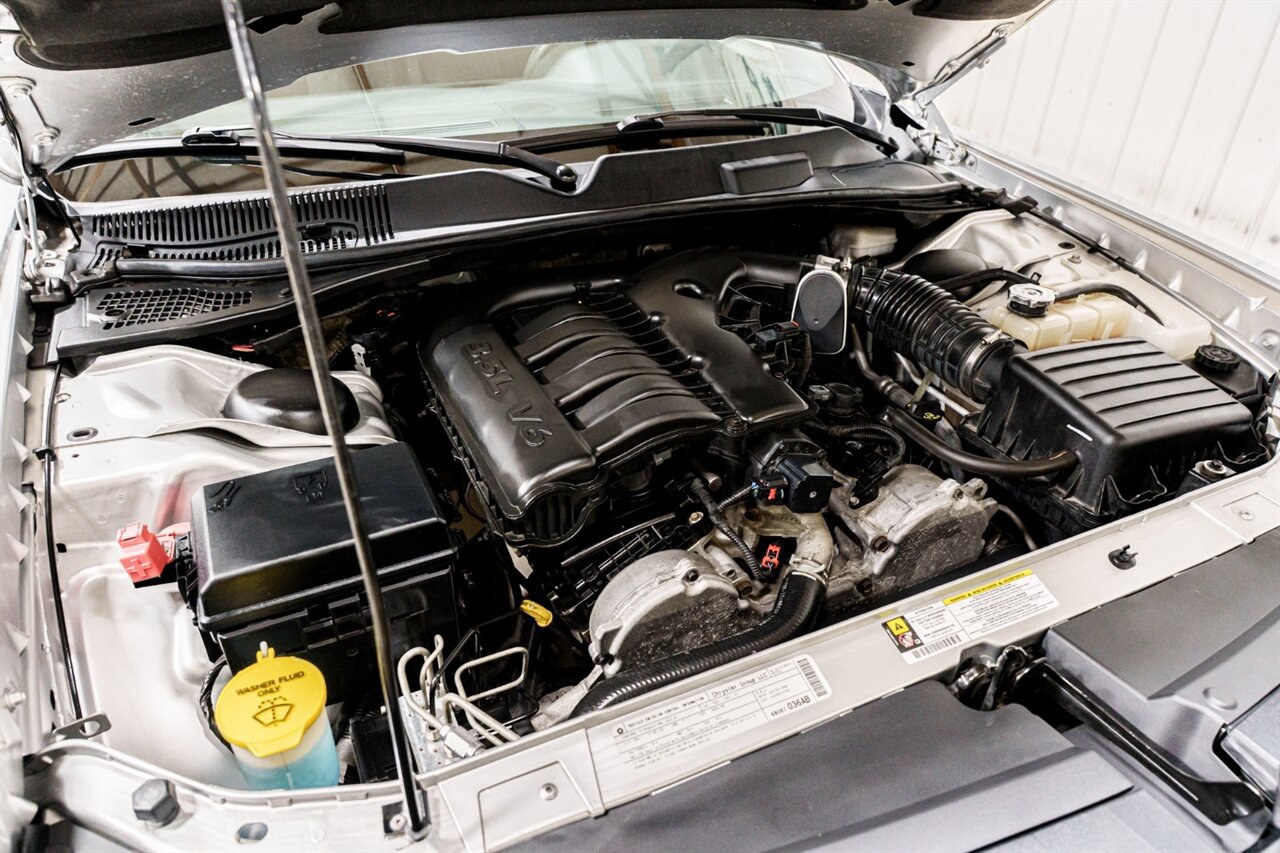 Used 2010 Dodge Challenger SE RWD image 26