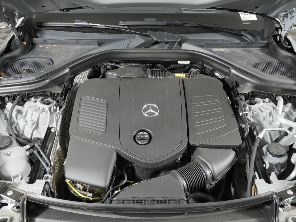 Used 2025 Mercedes-Benz GLC 300 4MATIC image 38