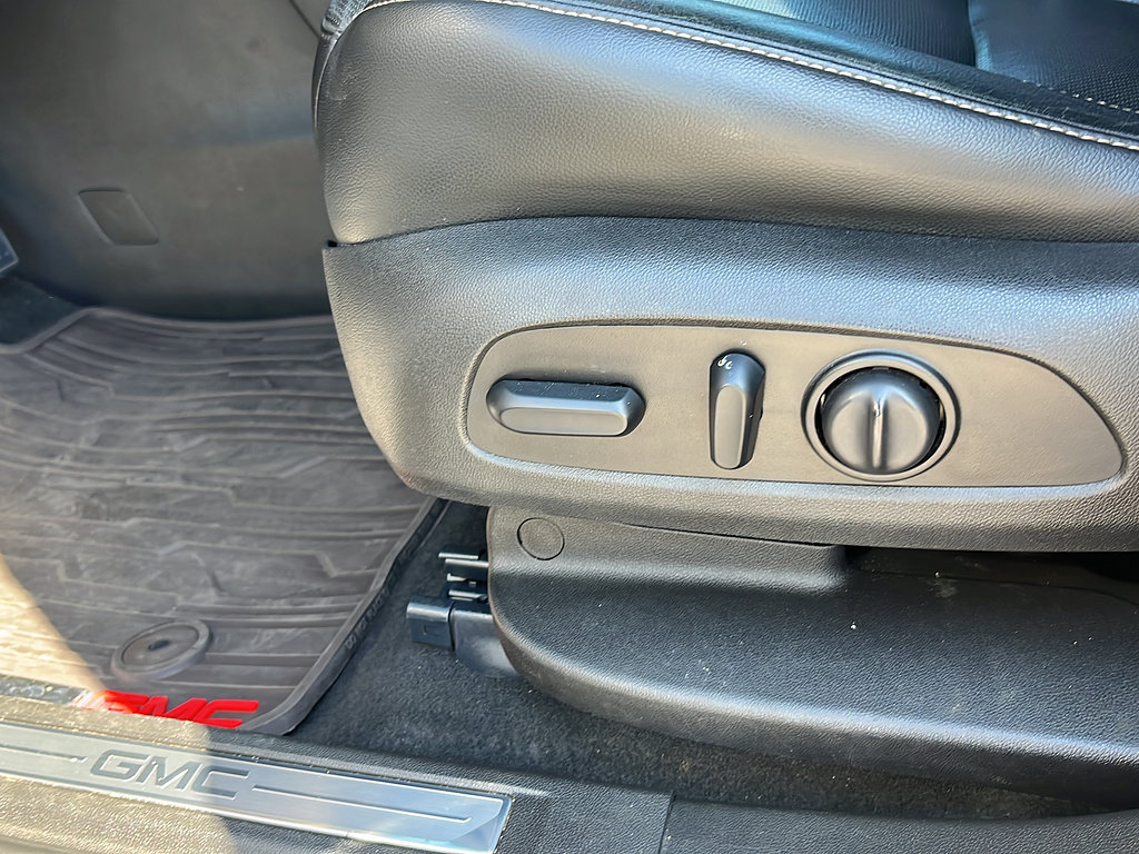 Used 2018 GMC Acadia SLT FWD image 16