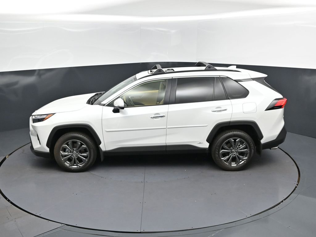 Used 2025 Toyota RAV4 Limited AWD/4WD image 32