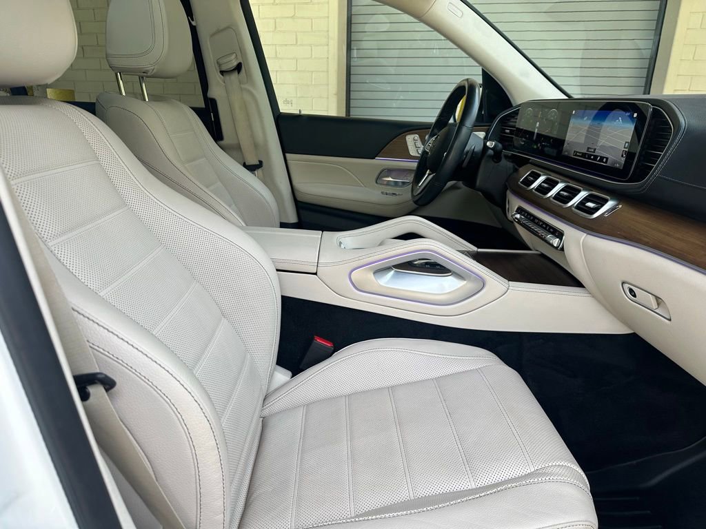 Used 2022 Mercedes-Benz GLS 450 4MATIC image 11