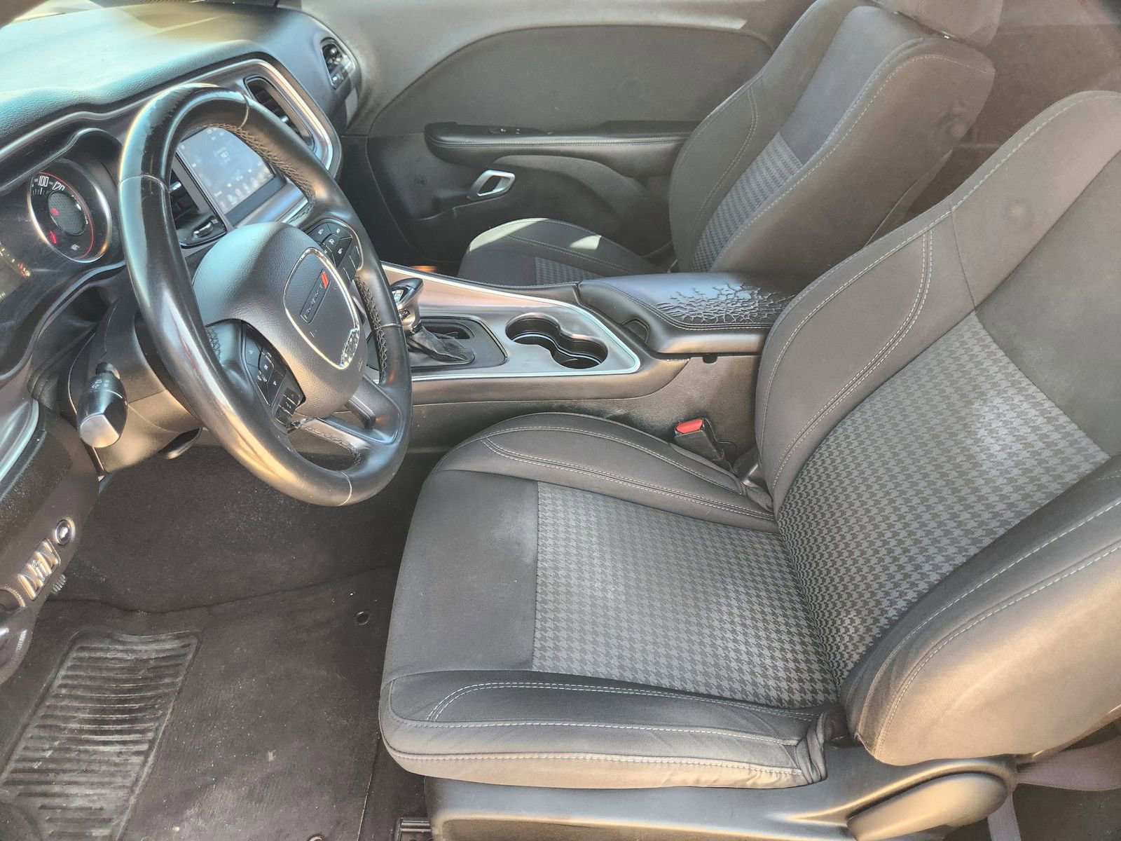 Used 2019 Dodge Challenger SXT image 13