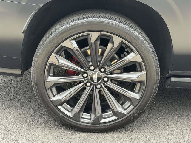 Used 2025 Cadillac Escalade ESV V AWD/4WD image 8