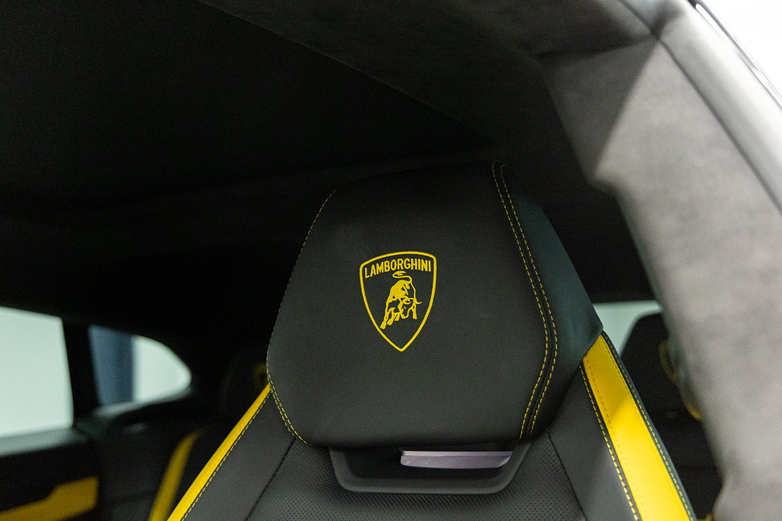 Used 2024 Lamborghini Urus S AWD/4WD image 25