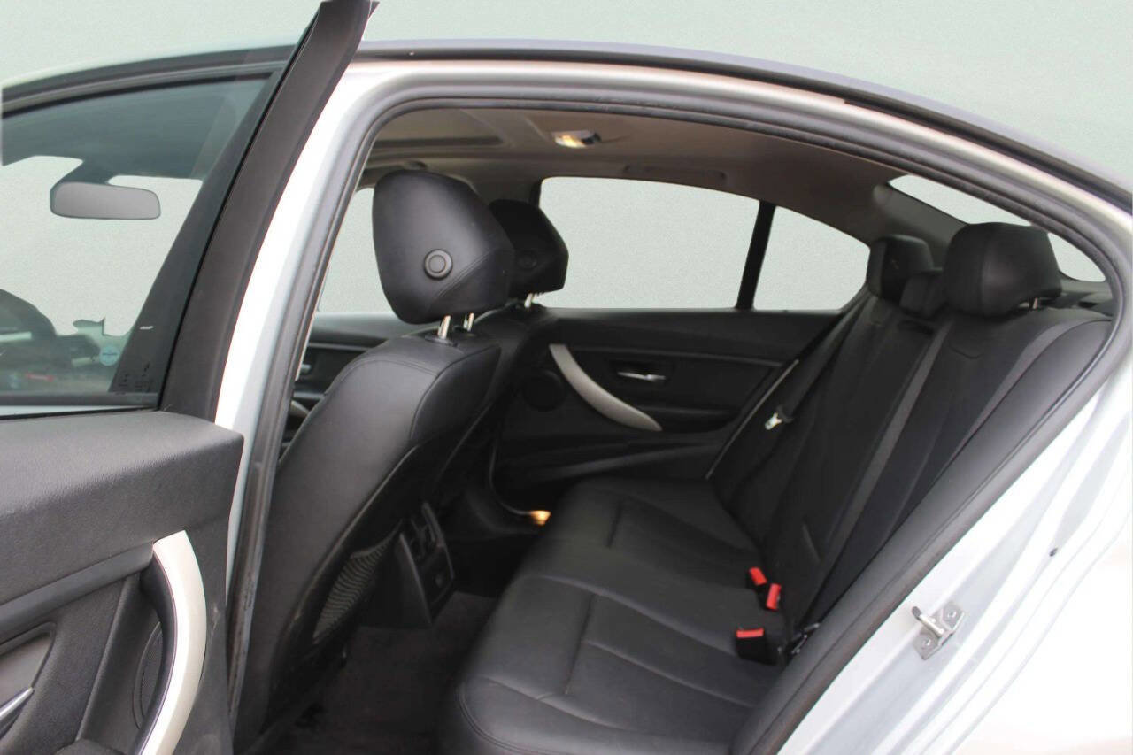 Used 2015 BMW 320i xDrive Sedan AWD/4WD image 6