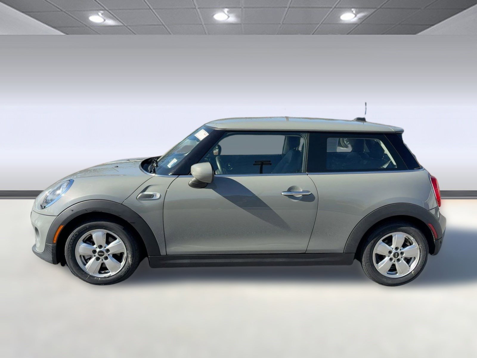 Used 2021 MINI Cooper 2-Door Hardtop image 2