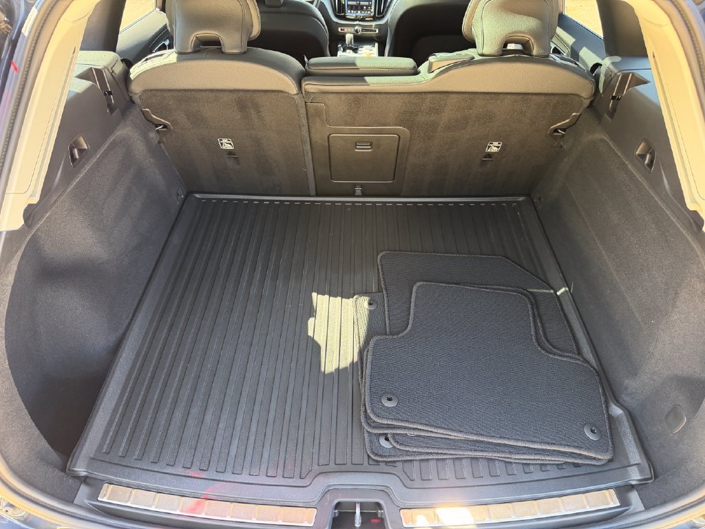 Certified 2025 Volvo XC60 B5 Plus w/ Protection Package Premier AWD/4WD image 30