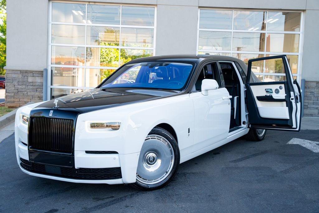 Used 2019 Rolls-Royce Phantom Sedan image 2
