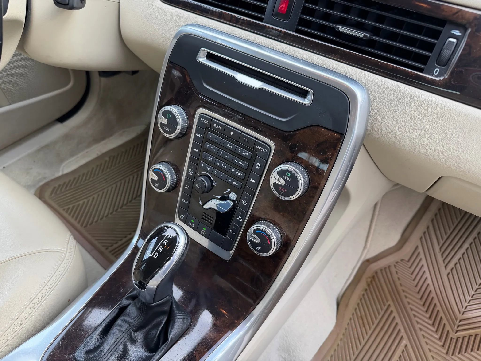 Used 2015 Volvo XC70 T5 Premier FWD image 17