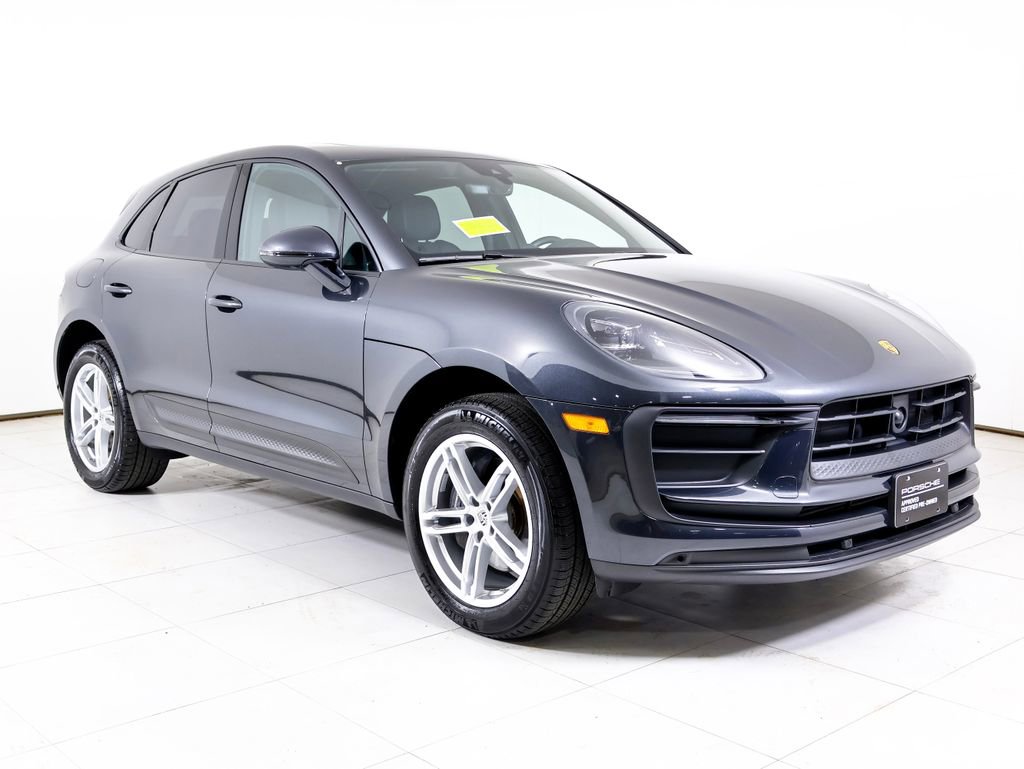 Certified 2025 Porsche Macan AWD/4WD image 30