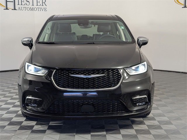 Certified 2023 Chrysler Pacifica Limited image 3