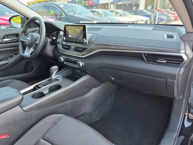 Used 2025 Nissan Altima 2.5 SV FWD image 31