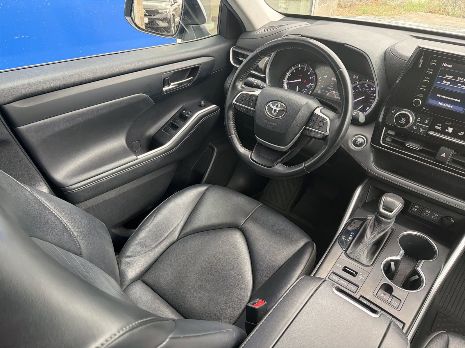 Used 2022 Toyota Highlander XLE AWD/4WD image 12