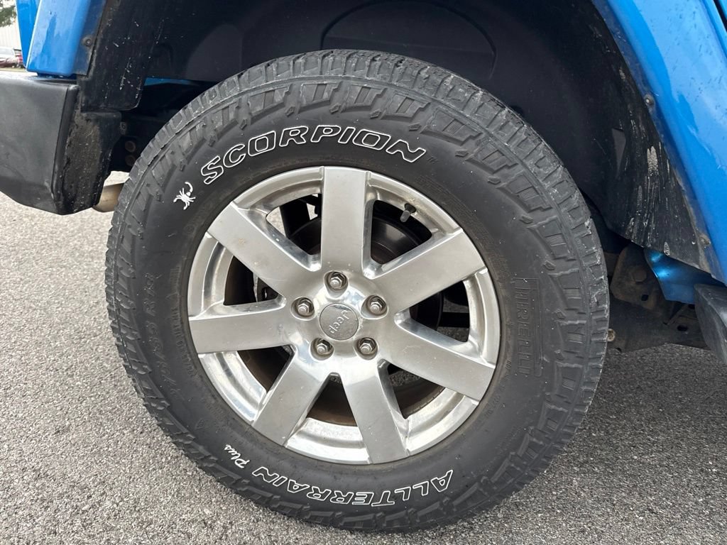 Used 2016 Jeep Wrangler Unlimited Sahara w/ Connectivity Group AWD/4WD image 8