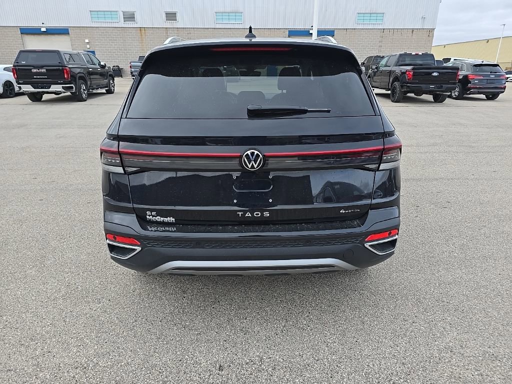 Used 2025 Volkswagen Taos SE image 4