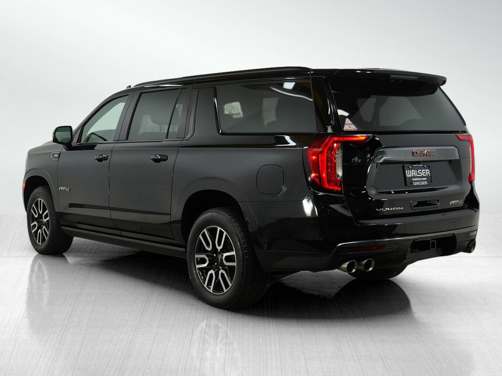 Used 2023 GMC Yukon XL AT4 w/ AT4 Premium Package image 4