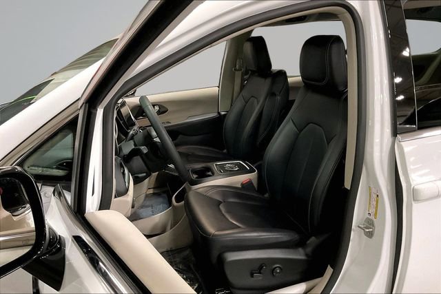 Used 2024 Chrysler Pacifica Limited FWD image 25