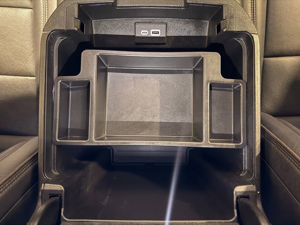 Used 2023 Chevrolet Suburban High Country image 33