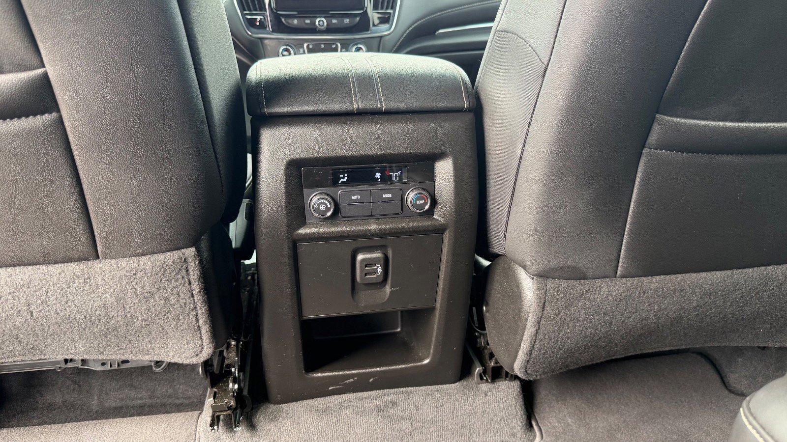Used 2023 Chevrolet Traverse LT FWD image 27