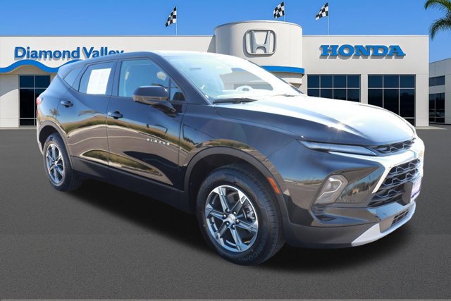 Used 2025 Chevrolet Blazer LT FWD image 1
