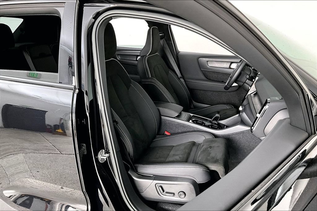 Certified 2023 Volvo XC40 Recharge Plus AWD/4WD image 8