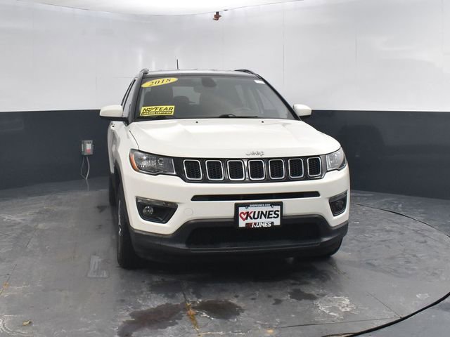 Used 2018 Jeep Compass Latitude w/ Cold Weather Group AWD/4WD image 2