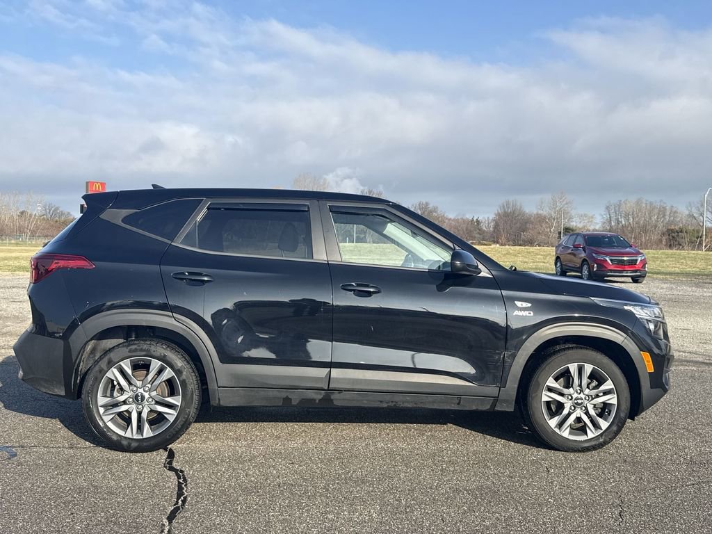 Used 2023 Kia Seltos LX image 9