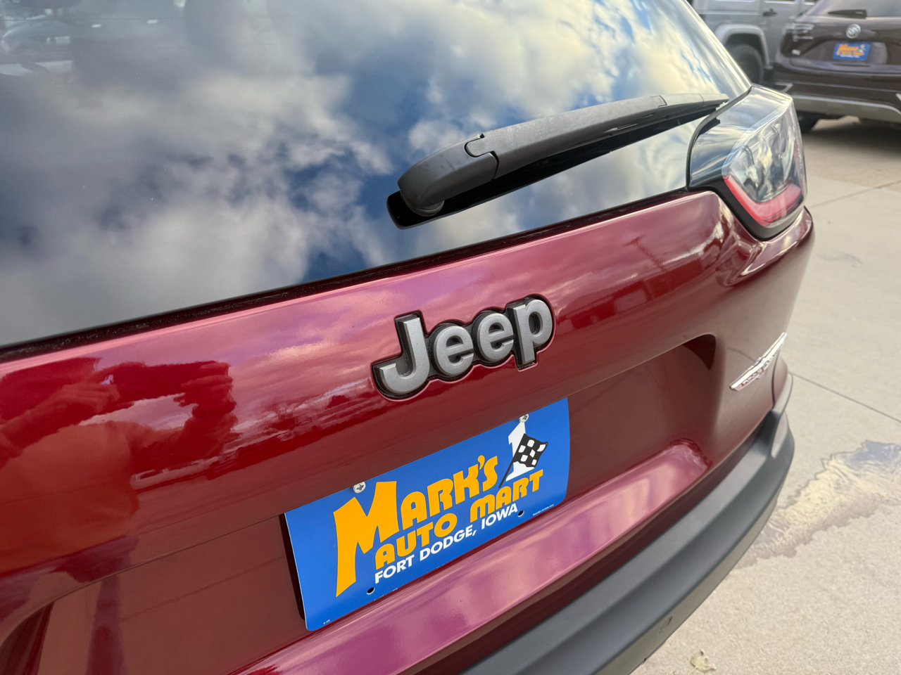 Used 2019 Jeep Cherokee Trailhawk image 24