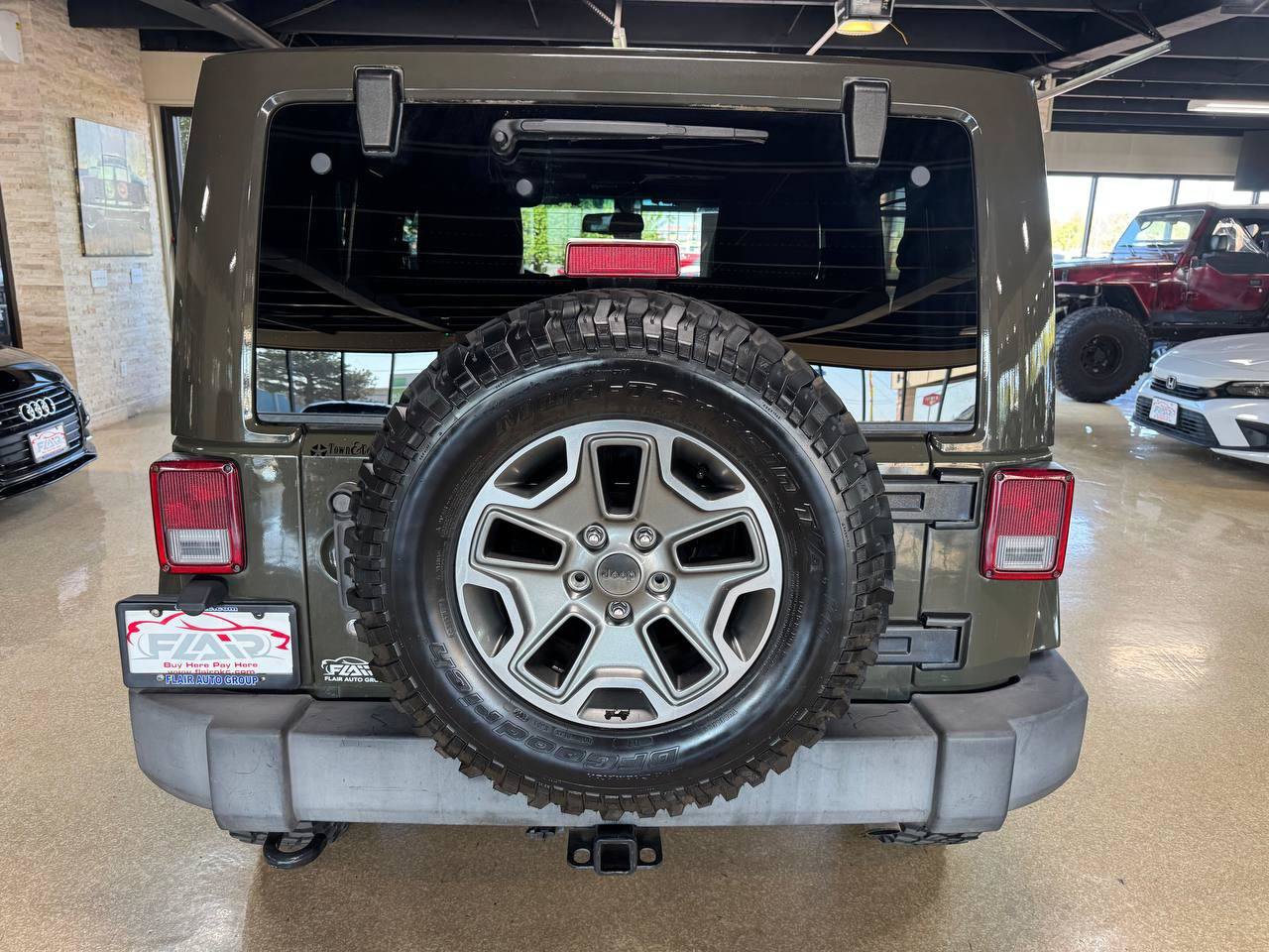 Used 2015 Jeep Wrangler Rubicon w/ Power Convenience Group AWD/4WD image 6