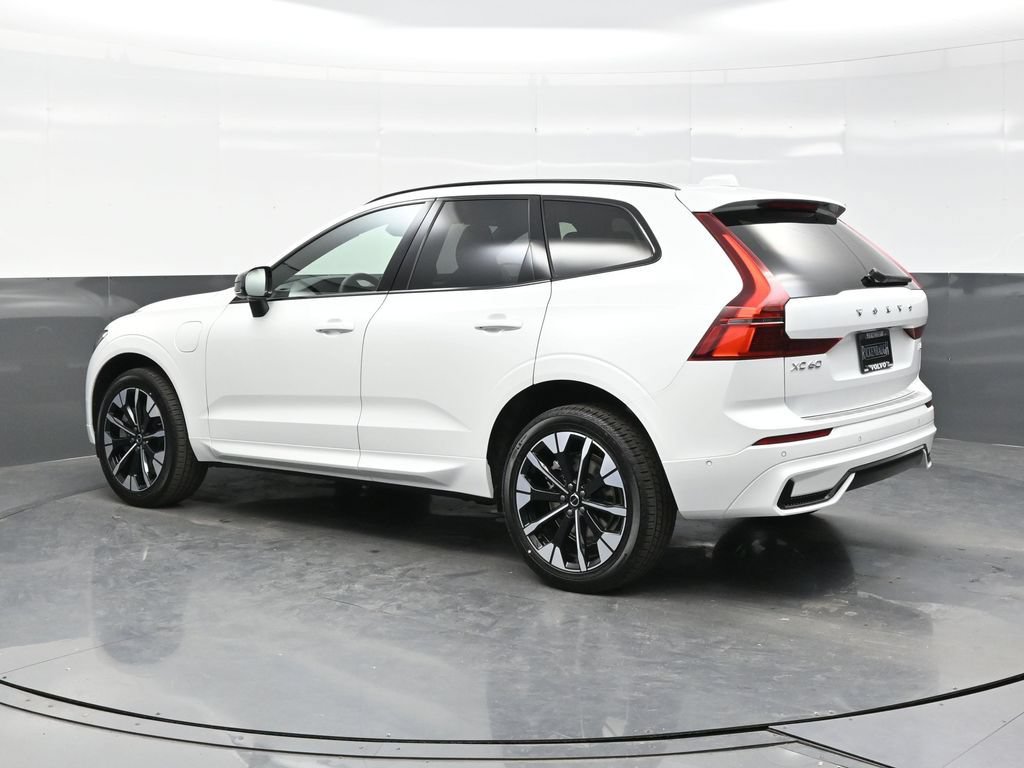 New 2026 Volvo XC60 T8 Plus w/ Climate Package PRO AWD/4WD image 4