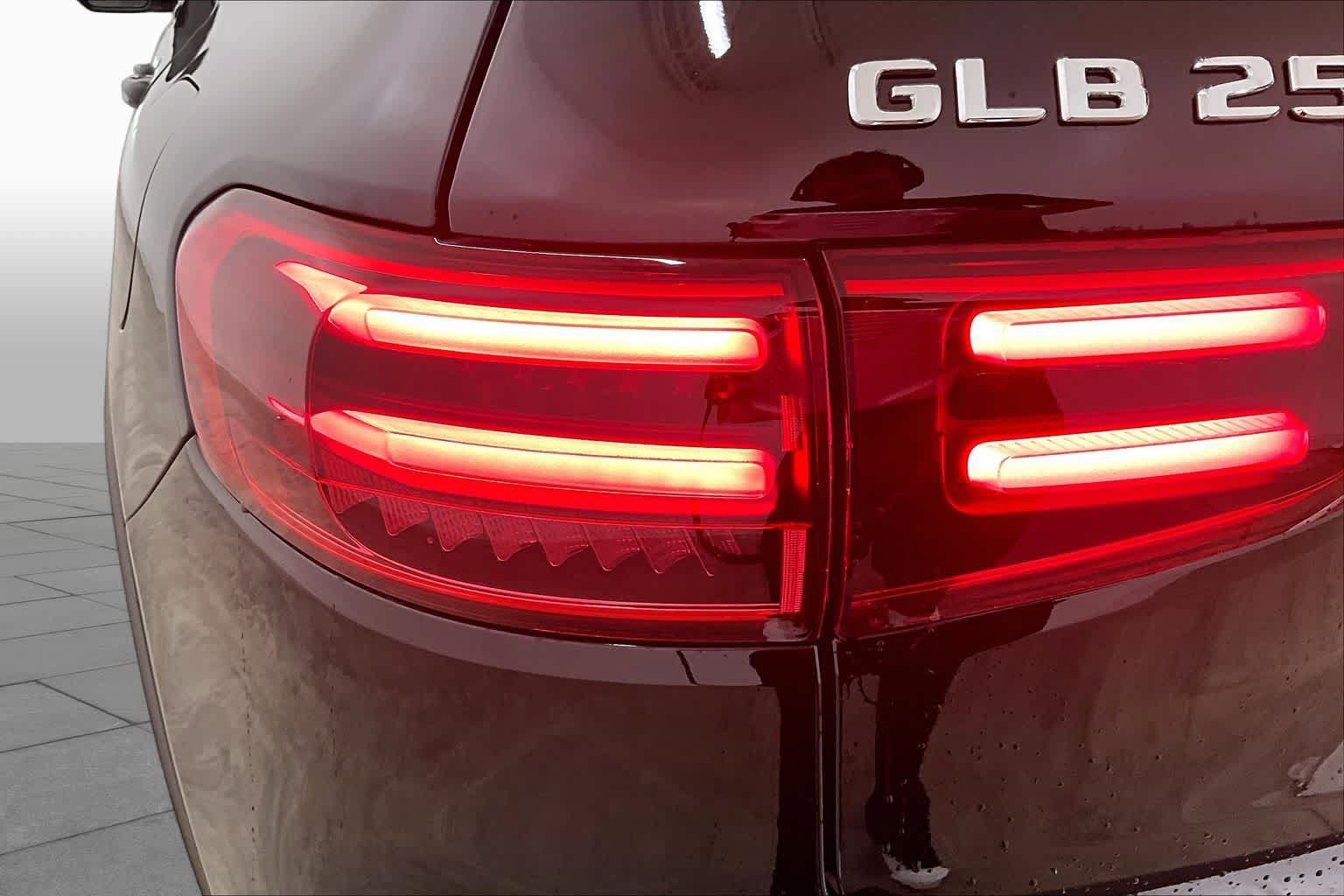 New 2026 Mercedes-Benz GLB 250 image 14