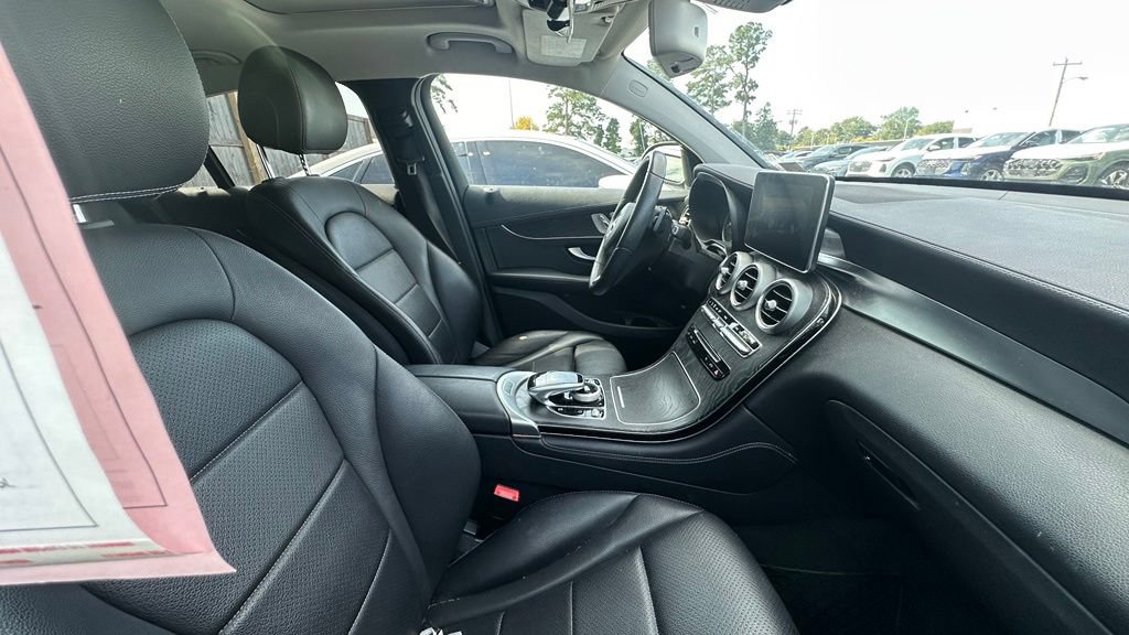 Used 2017 Mercedes-Benz GLC 300 4MATIC Coupe image 4