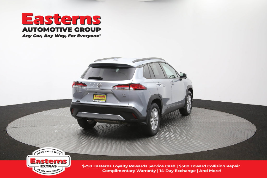 Used 2022 Toyota Corolla Cross LE AWD/4WD image 37