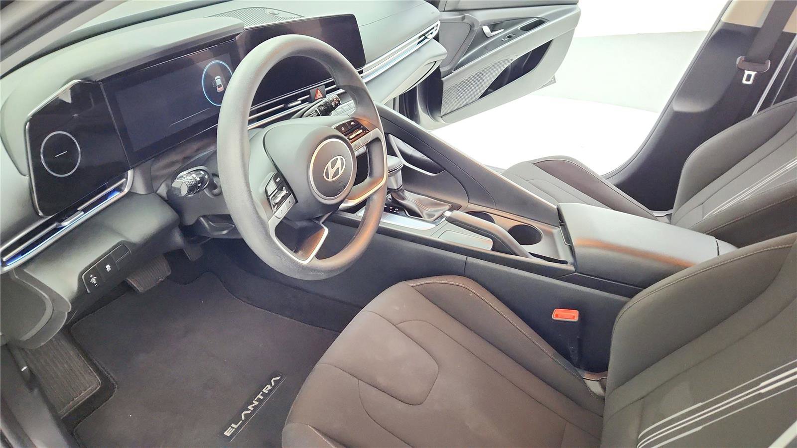 Used 2024 Hyundai Elantra SEL FWD image 9