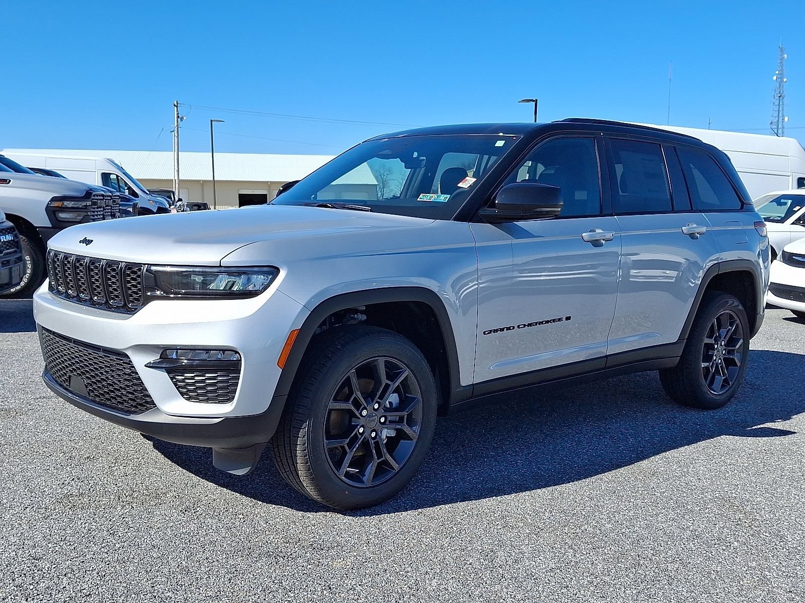 New 2025 Jeep Grand Cherokee Limited AWD/4WD image 2