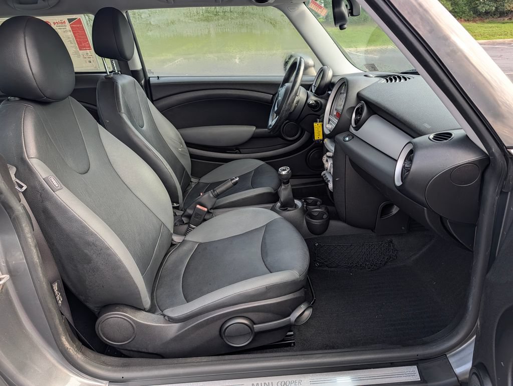 Used 2010 MINI Cooper Hardtop FWD image 12