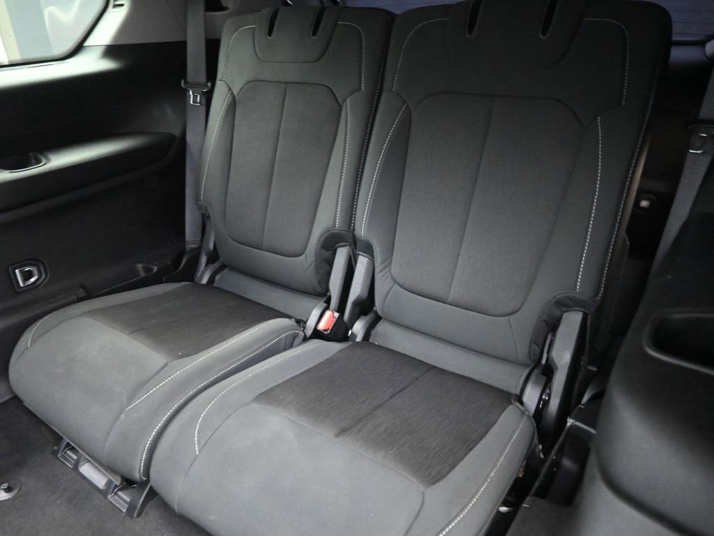 Used 2023 Jeep Grand Cherokee L Laredo image 14