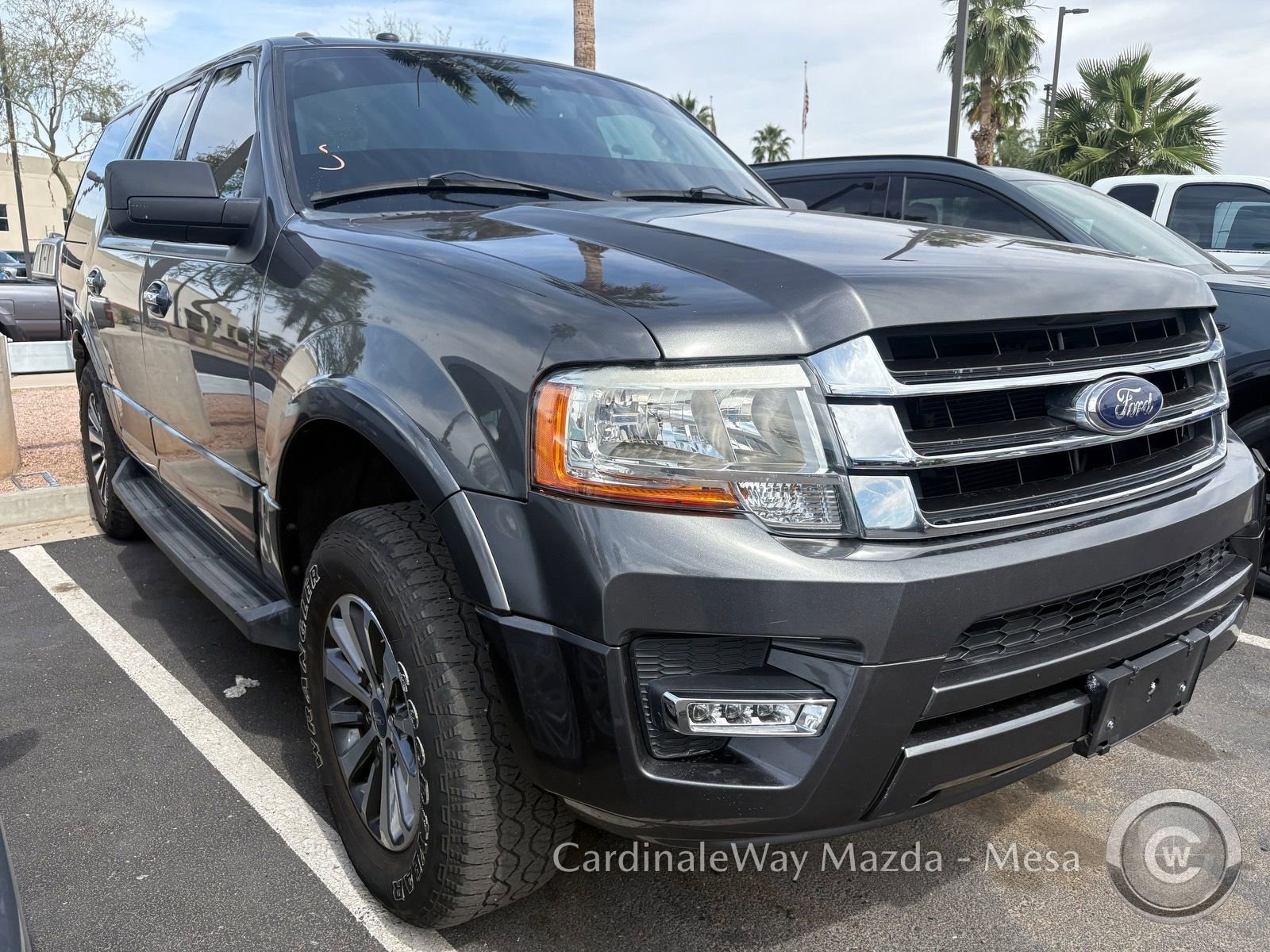 Used 2017 Ford Expedition XLT image 2