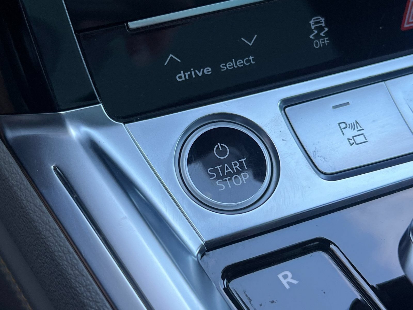 Used 2024 Audi Q8 e-tron Prestige AWD/4WD image 23