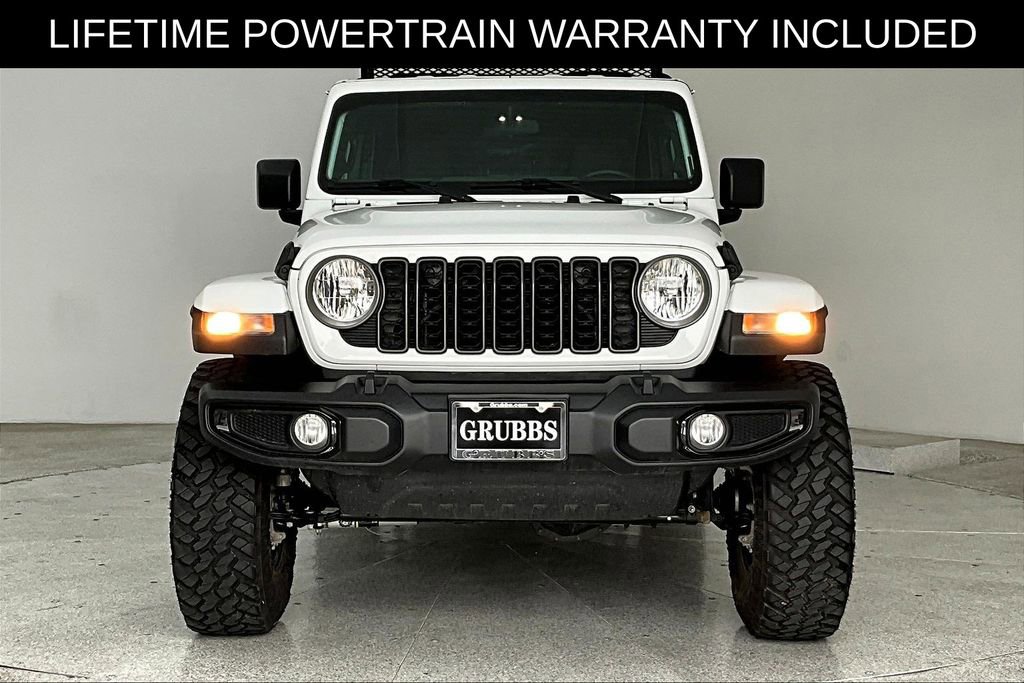 Used 2025 Jeep Gladiator Sport AWD/4WD image 4