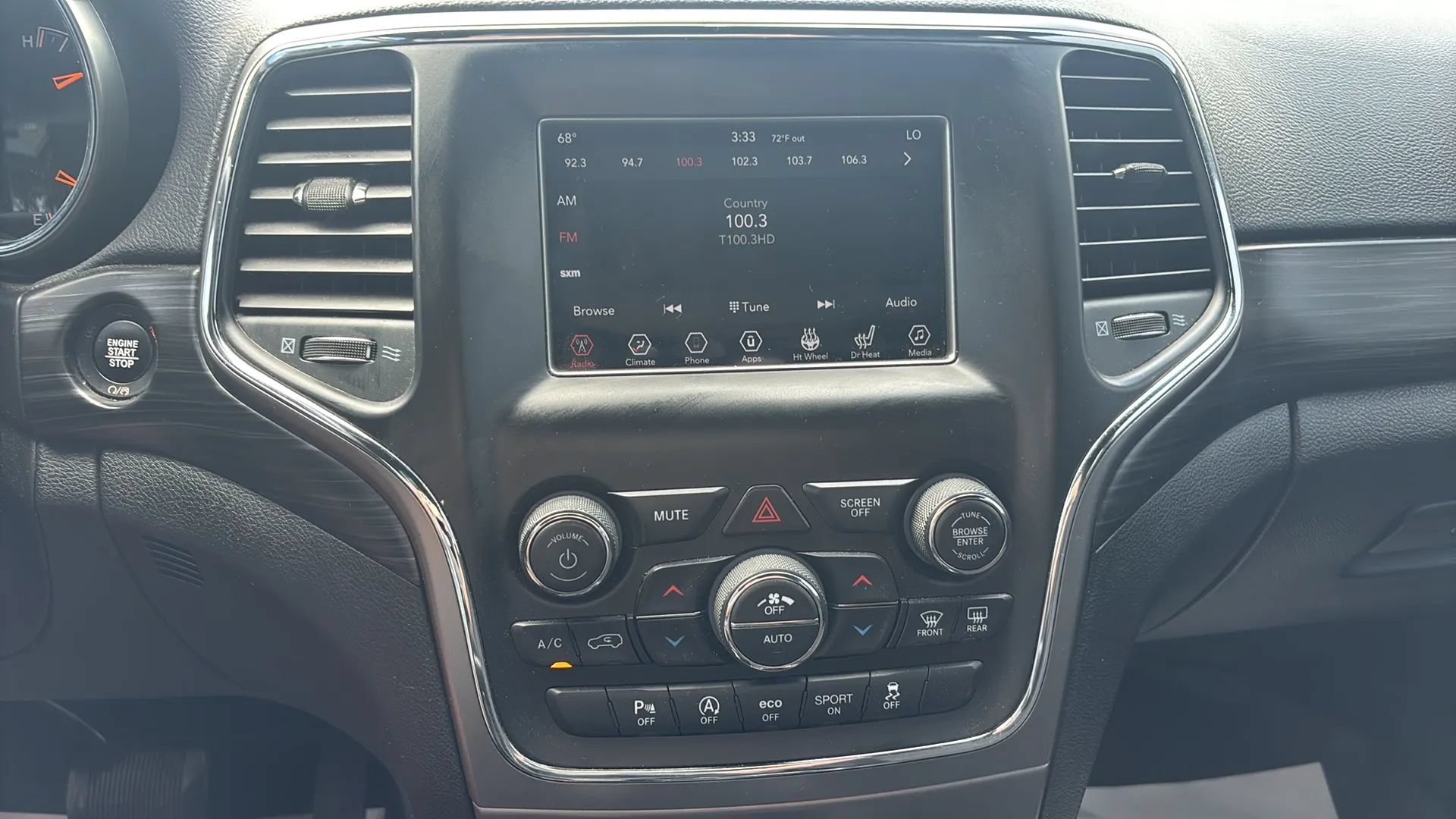 Used 2019 Jeep Grand Cherokee Laredo AWD/4WD image 24