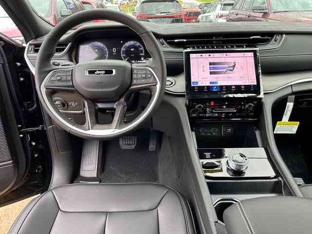 New 2025 Jeep Grand Cherokee Limited w/ Black Appearance Package image 11