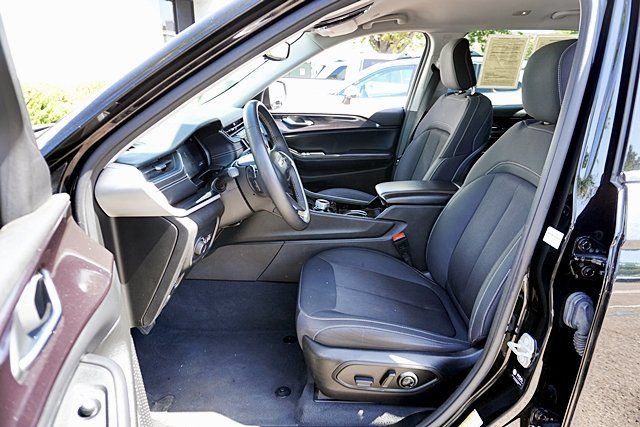 Used 2023 Jeep Grand Cherokee L Laredo RWD image 14