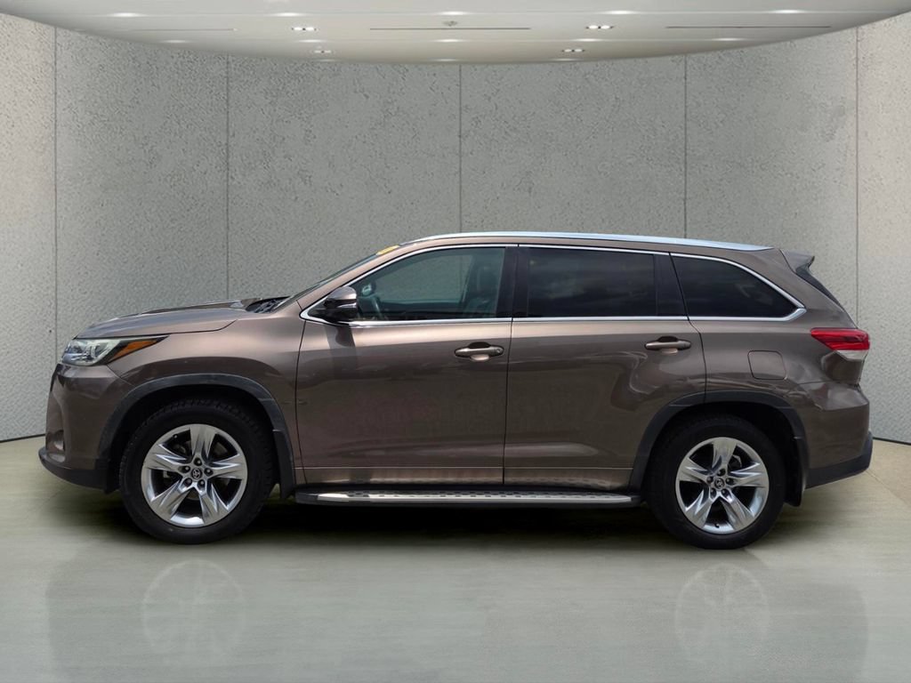 Used 2019 Toyota Highlander Limited FWD image 2