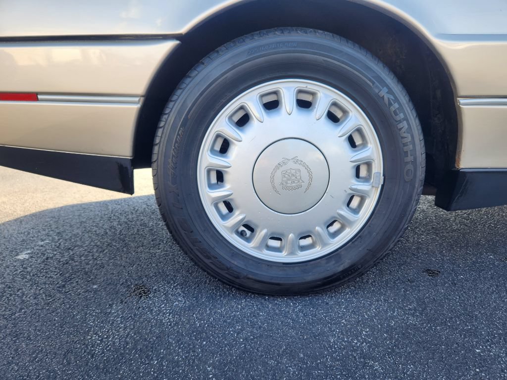 Used 1993 Cadillac Allante FWD image 31