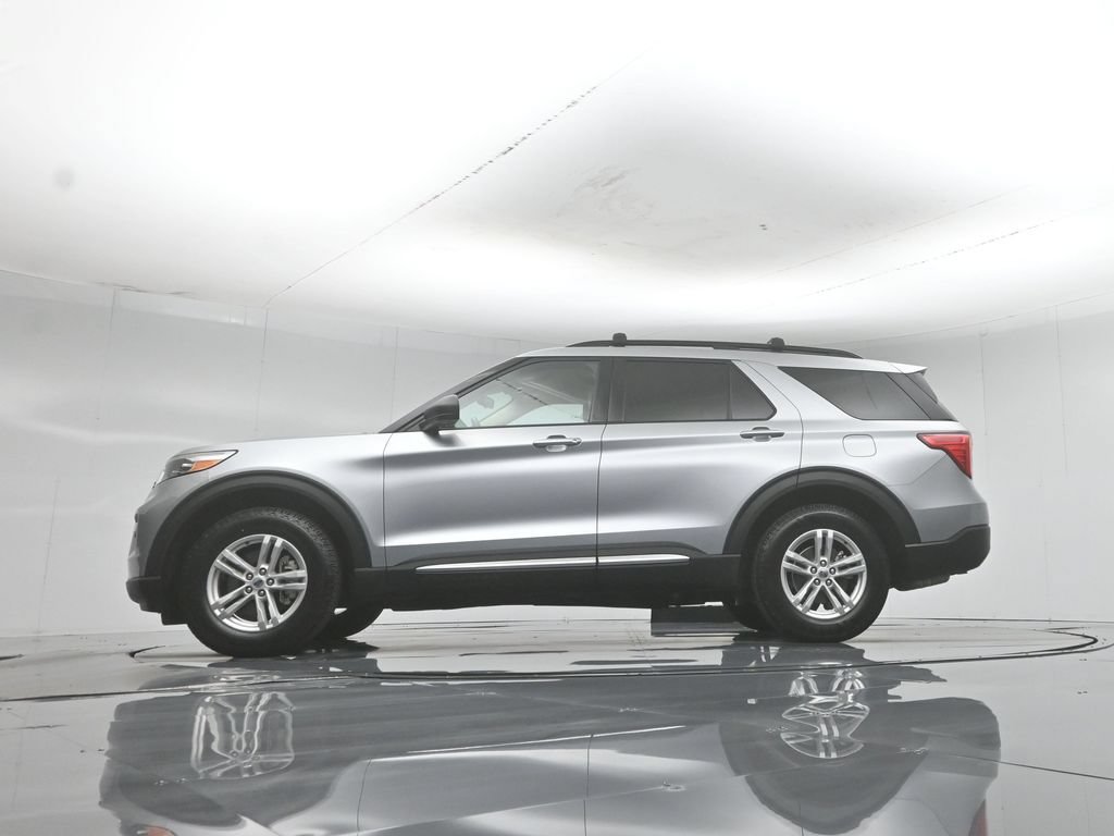 Certified 2021 Ford Explorer XLT w/ Equipment Group 202A AWD/4WD image 8