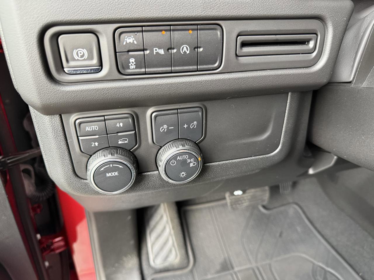 Used 2024 Chevrolet Tahoe RST AWD/4WD image 15