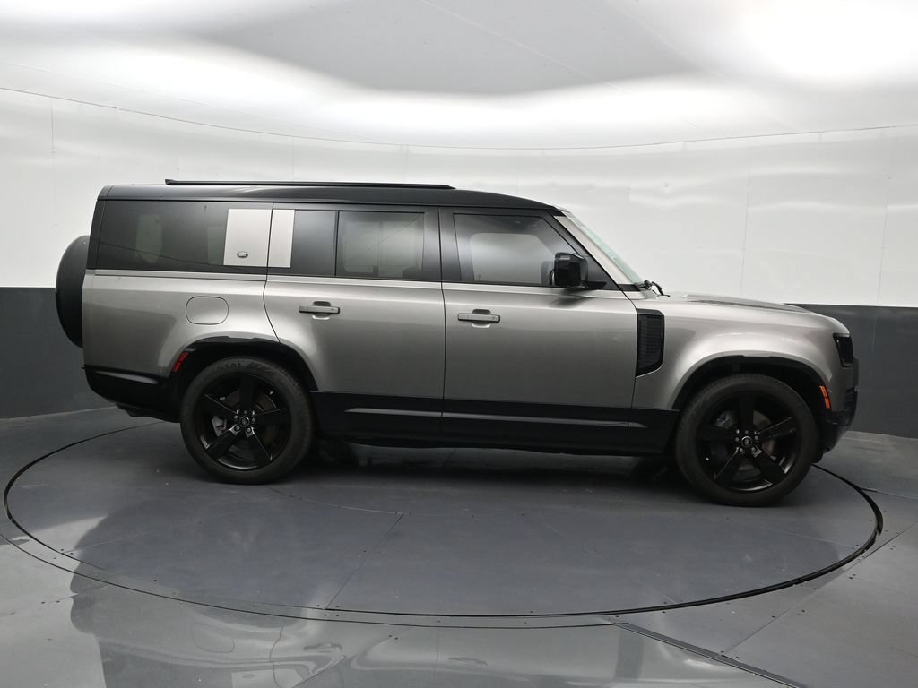 Used 2024 Land Rover Defender 130 X-Dynamic SE AWD/4WD image 6