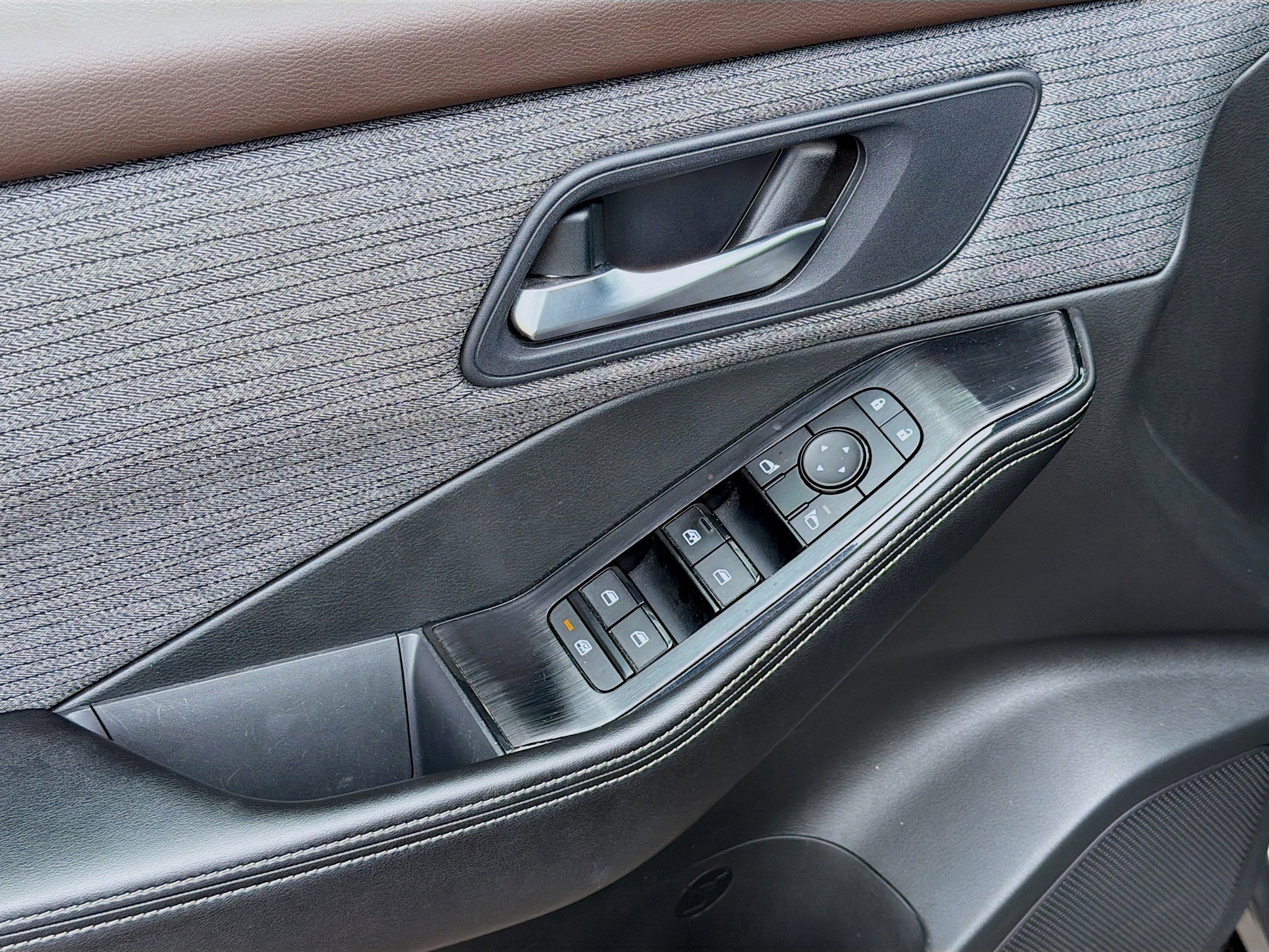 Used 2023 Nissan Rogue SV image 22